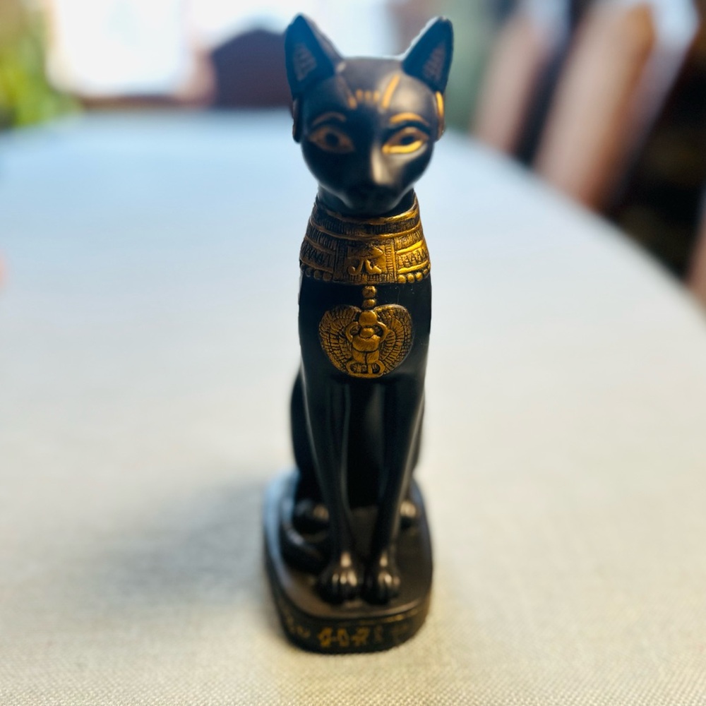 Ornate Egyptian Cat Figurine/Goddess Bastet Centerpiece/Statue Pristine/Rare - Picture 7 of 13